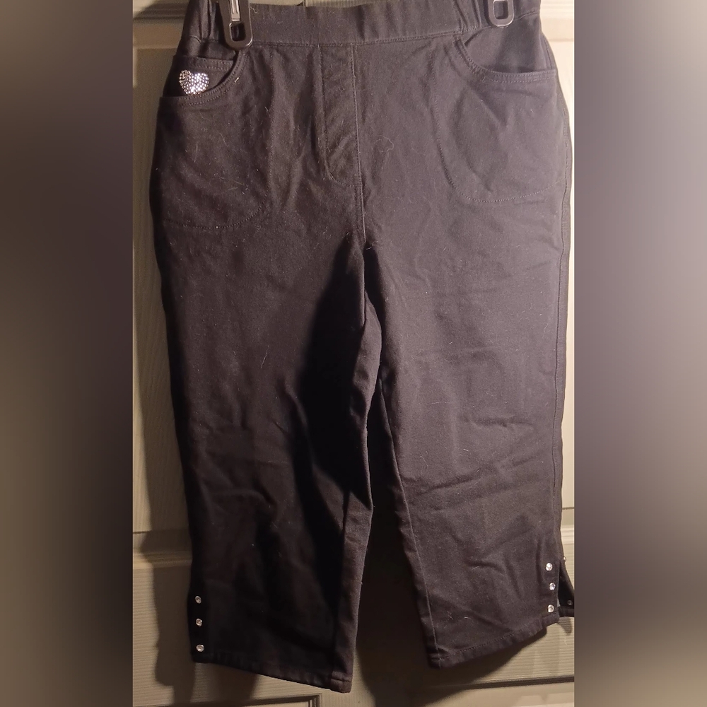 Black capris by Quaker Factory size small